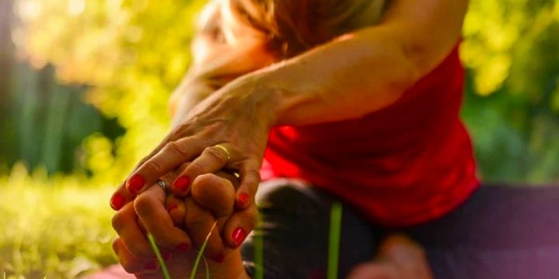 Formation de Yoga - un soin holistique en e-Learning - 2 mois sur 3 semaines 105 Heures